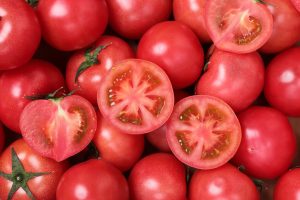 トマトジュース飲み過ぎは危険！適量を取り入れて健康に役立てよう！